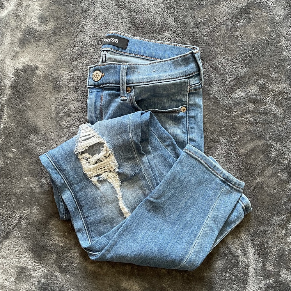 EXPRESS Mid-rise Skinny Jeans Size 6 SHORT (ripped-styled)